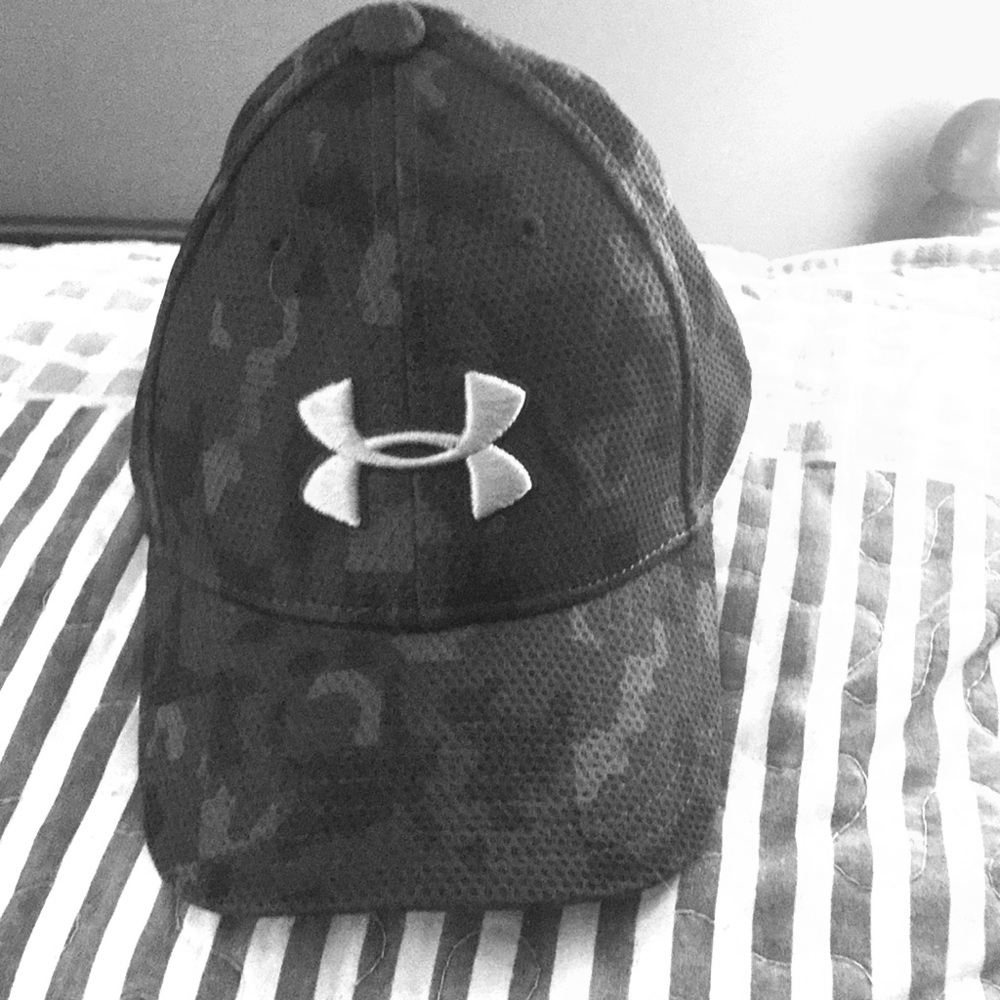 Under Armour hat little boy youth Sm/Md